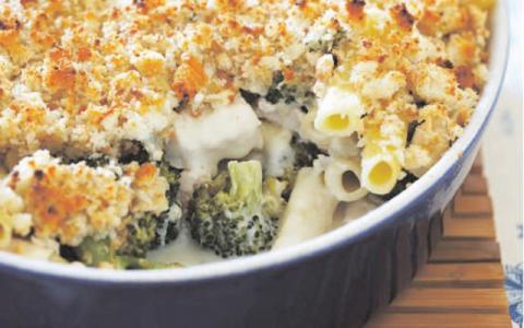 Pastaschotel met kip en broccoli